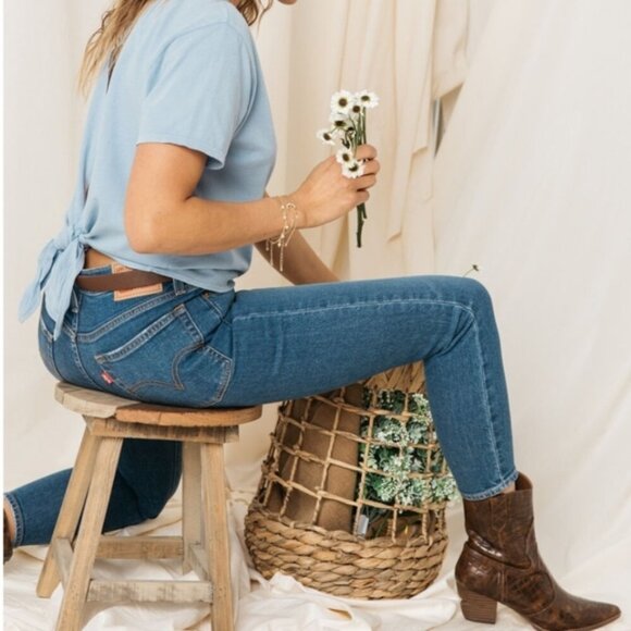 Levi's Wedgie High Rise Skinny Jean - Picture 3 of 5